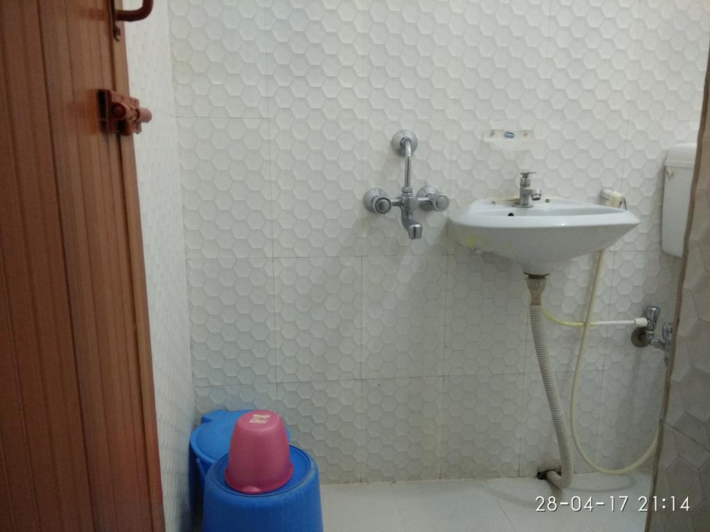 India Tours Only Kavita Guest House โบลปูร์ ภายนอก รูปภาพ