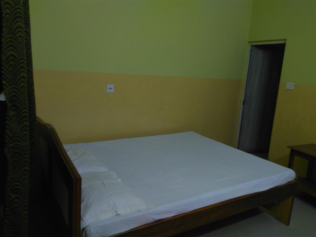India Tours Only Kavita Guest House โบลปูร์ ภายนอก รูปภาพ