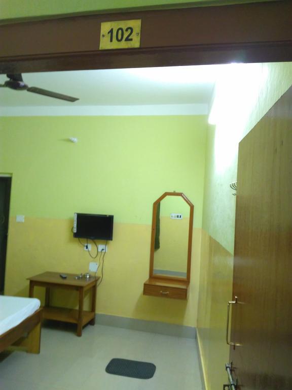 India Tours Only Kavita Guest House โบลปูร์ ภายนอก รูปภาพ