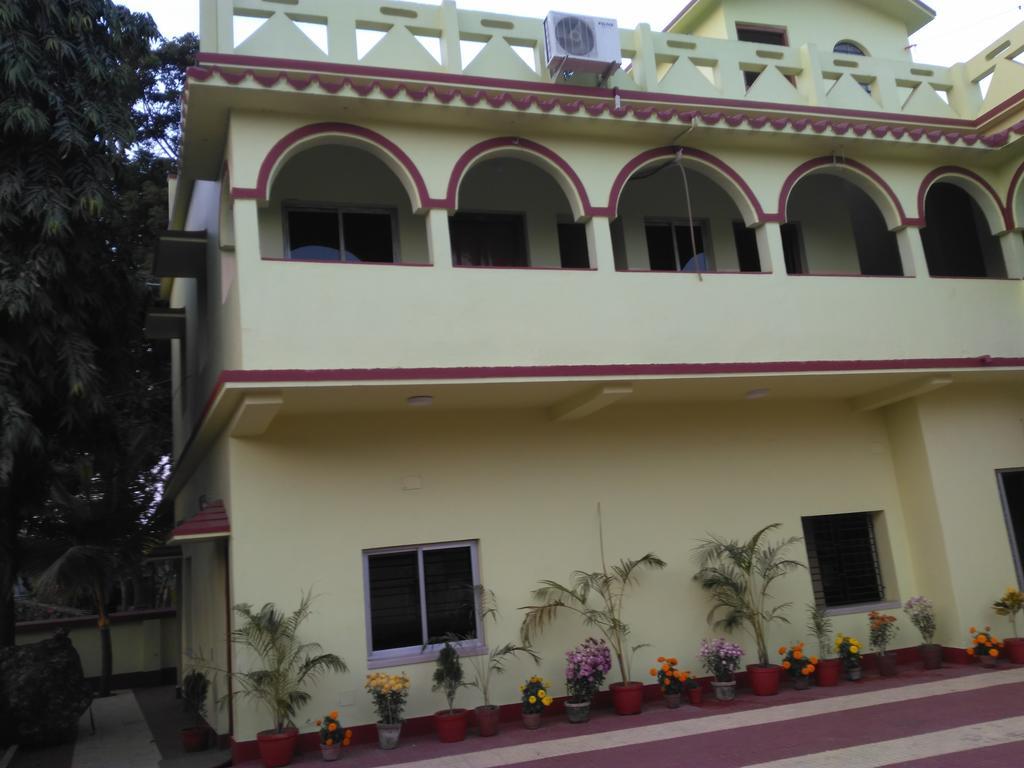 India Tours Only Kavita Guest House โบลปูร์ ภายนอก รูปภาพ