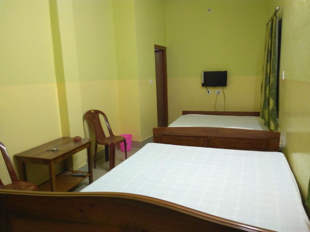 India Tours Only Kavita Guest House โบลปูร์ ภายนอก รูปภาพ