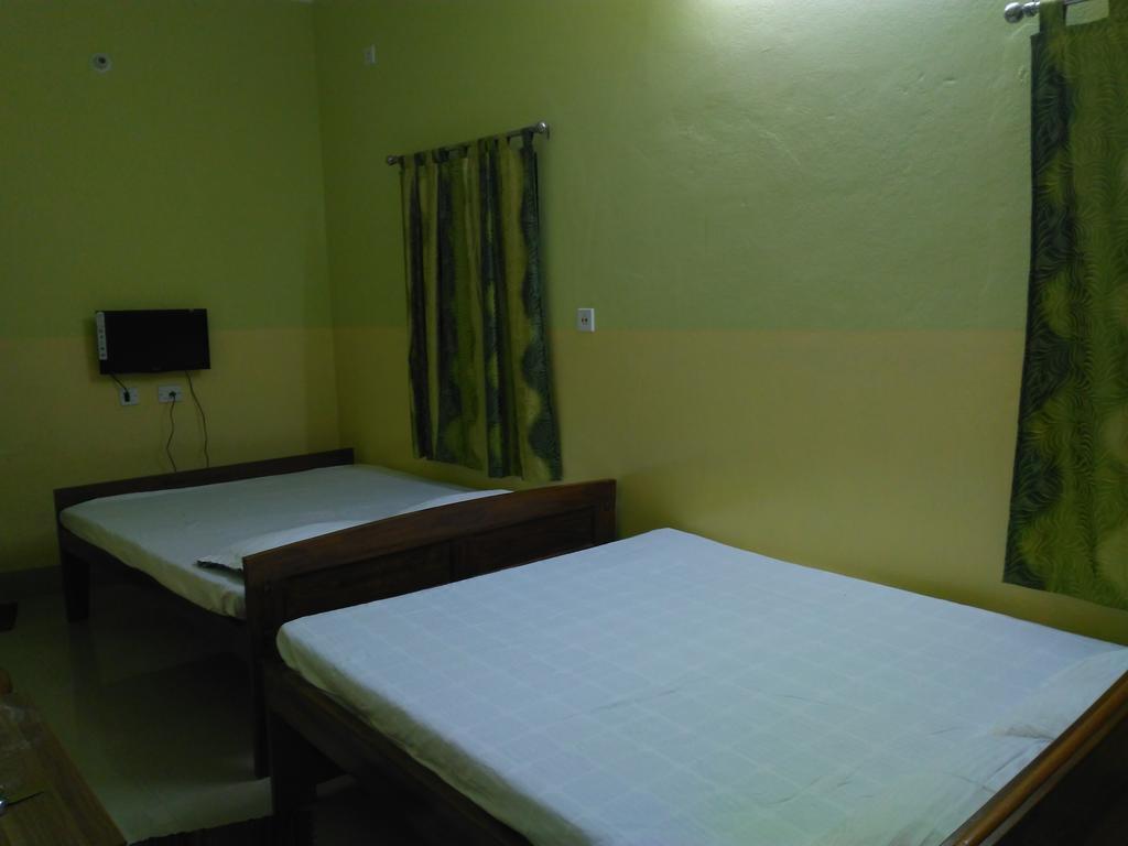 India Tours Only Kavita Guest House โบลปูร์ ภายนอก รูปภาพ