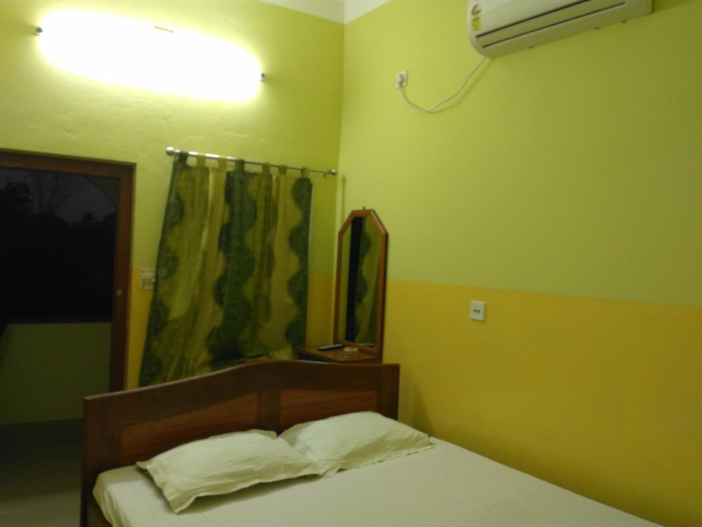 India Tours Only Kavita Guest House โบลปูร์ ภายนอก รูปภาพ