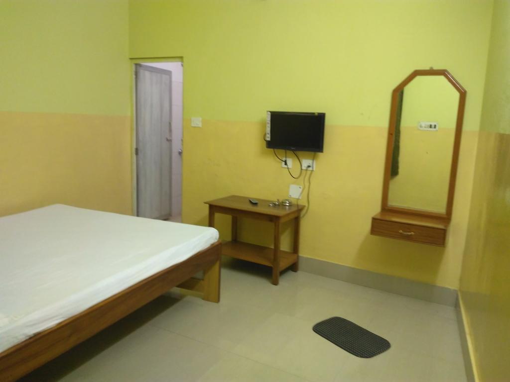 India Tours Only Kavita Guest House โบลปูร์ ภายนอก รูปภาพ