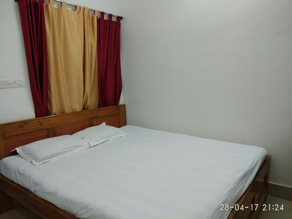 India Tours Only Kavita Guest House โบลปูร์ ภายนอก รูปภาพ