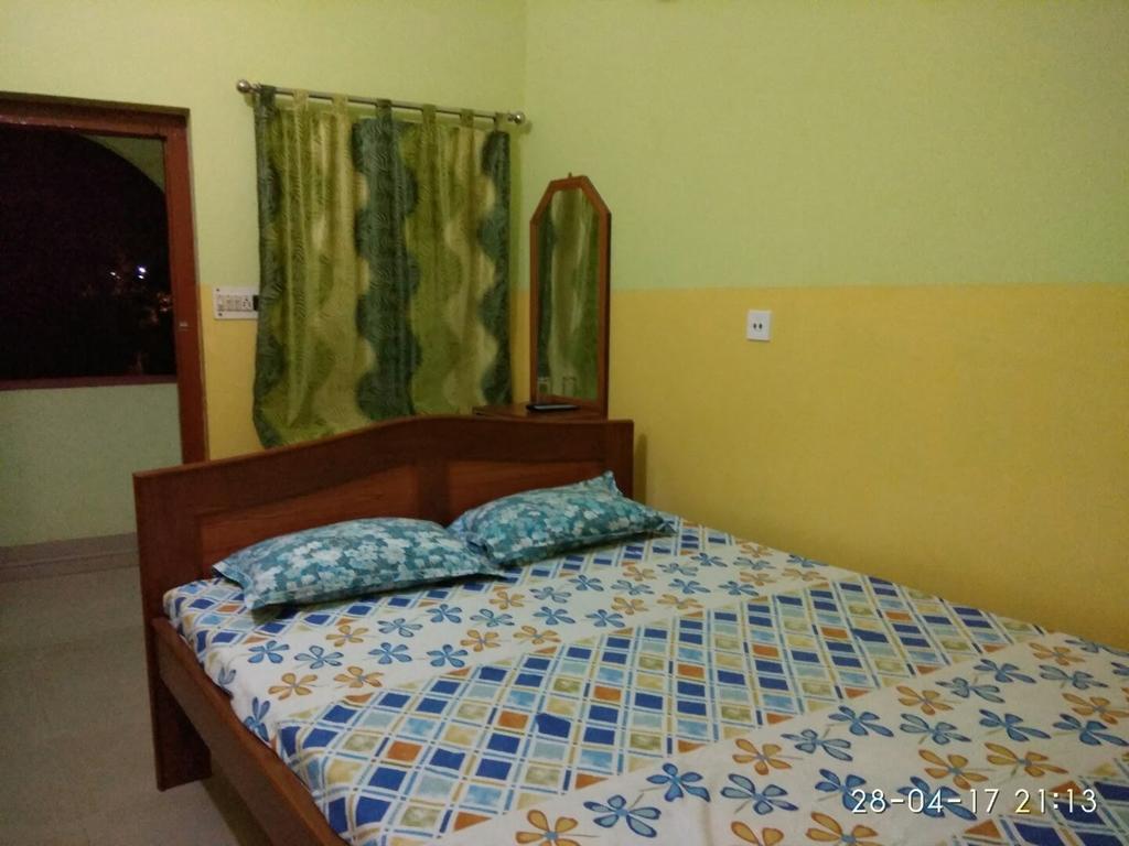India Tours Only Kavita Guest House โบลปูร์ ภายนอก รูปภาพ