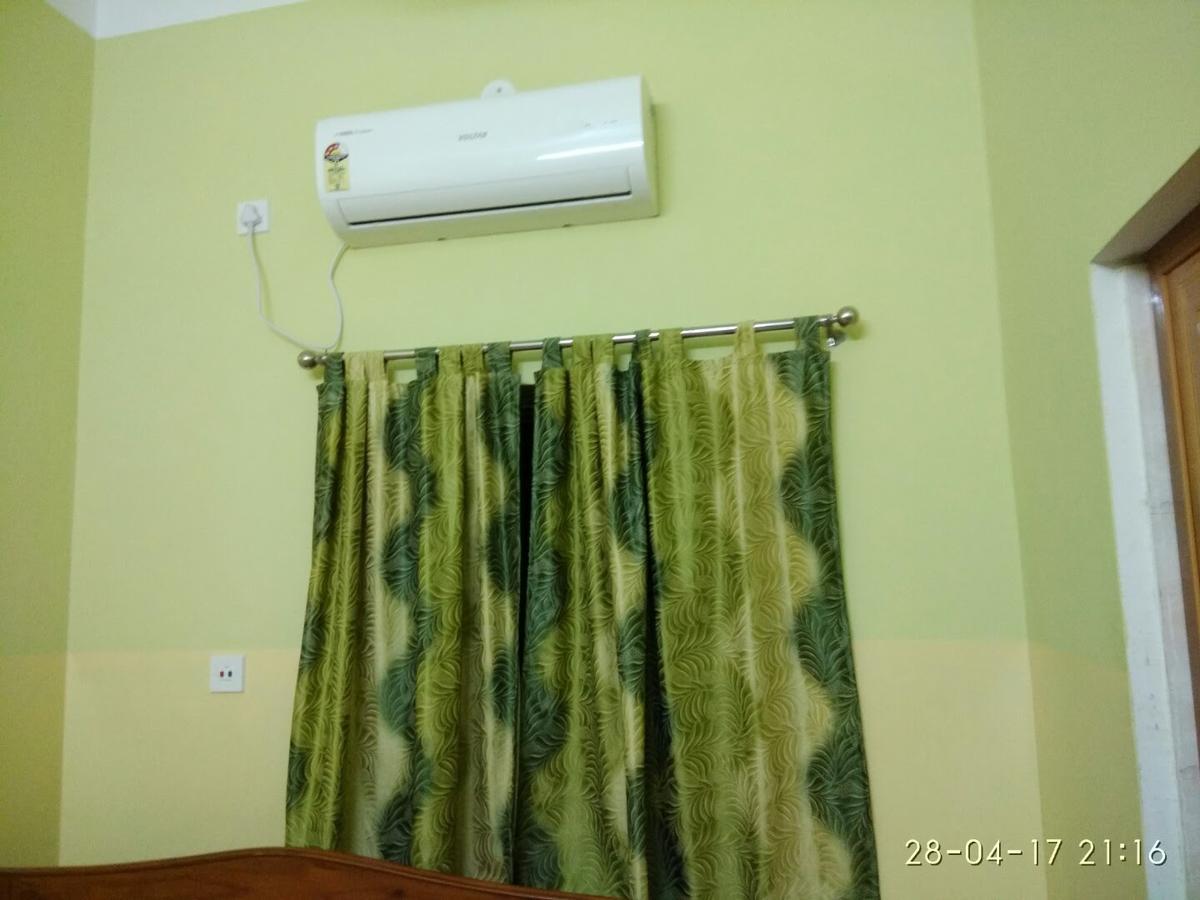 India Tours Only Kavita Guest House โบลปูร์ ภายนอก รูปภาพ